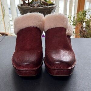 BORN Shearling Lined Suede Red Clogs Size 10